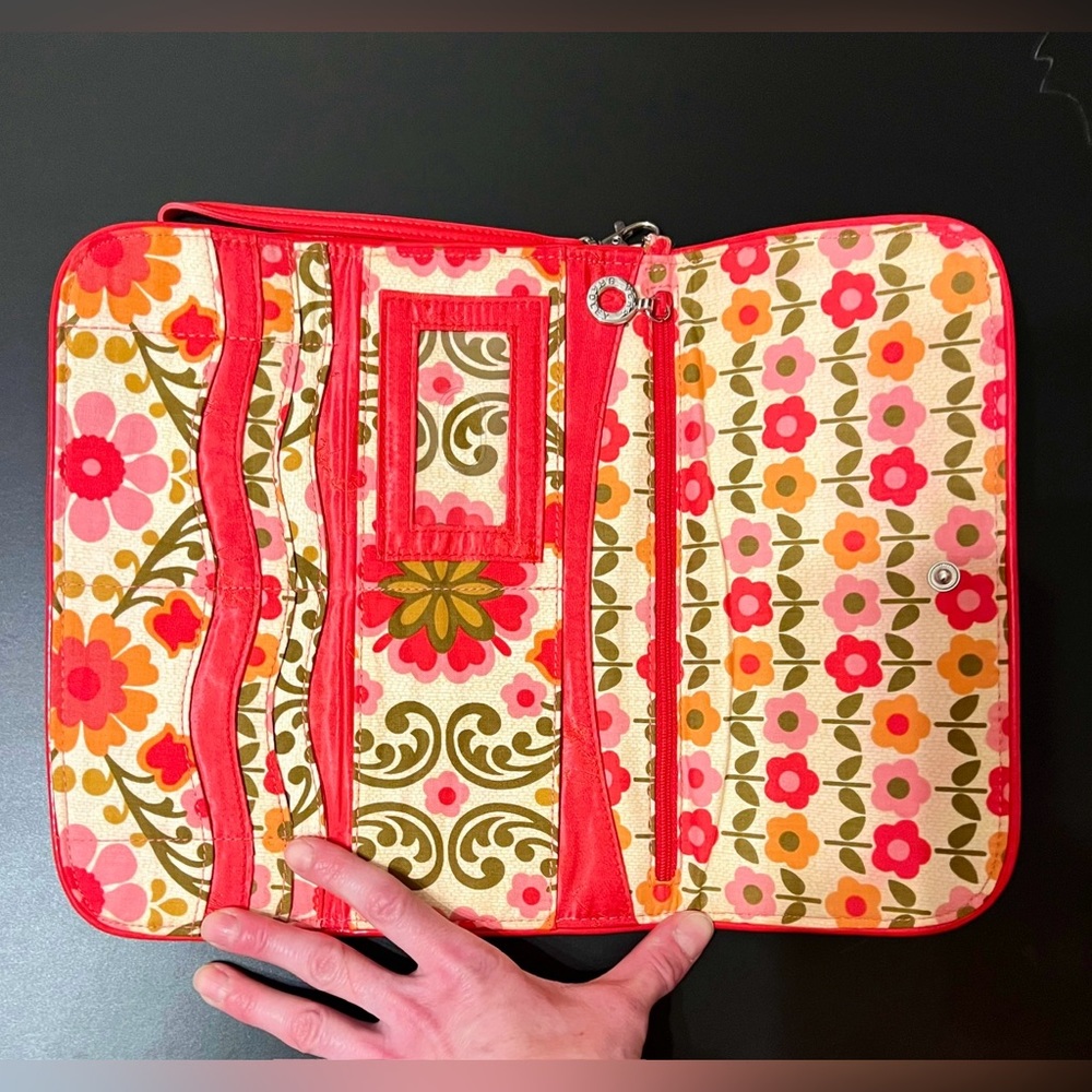 Vera Bradley Retired Clutch Wristlet Making Waves Folkloric, Like New - Picture 8 of 9